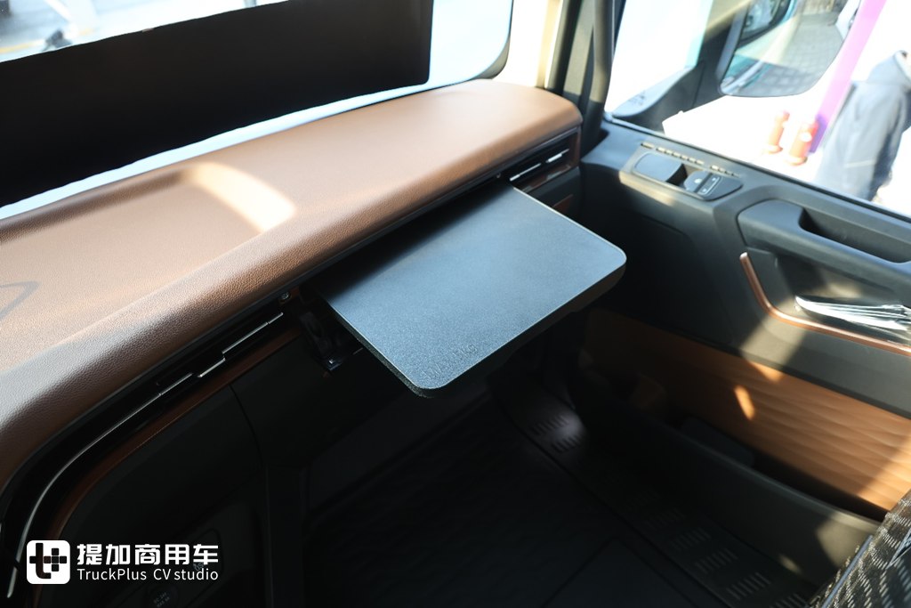 高端再进一步，全新德龙X6000来袭，实拍超凡旗舰牵引车带你看看都升级改进了啥！ - 第17张