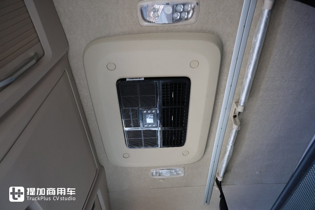 高端再进一步，全新德龙X6000来袭，实拍超凡旗舰牵引车带你看看都升级改进了啥！ - 第18张