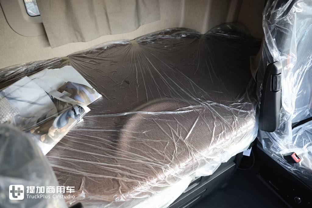 高端再进一步，全新德龙X6000来袭，实拍超凡旗舰牵引车带你看看都升级改进了啥！ - 第19张