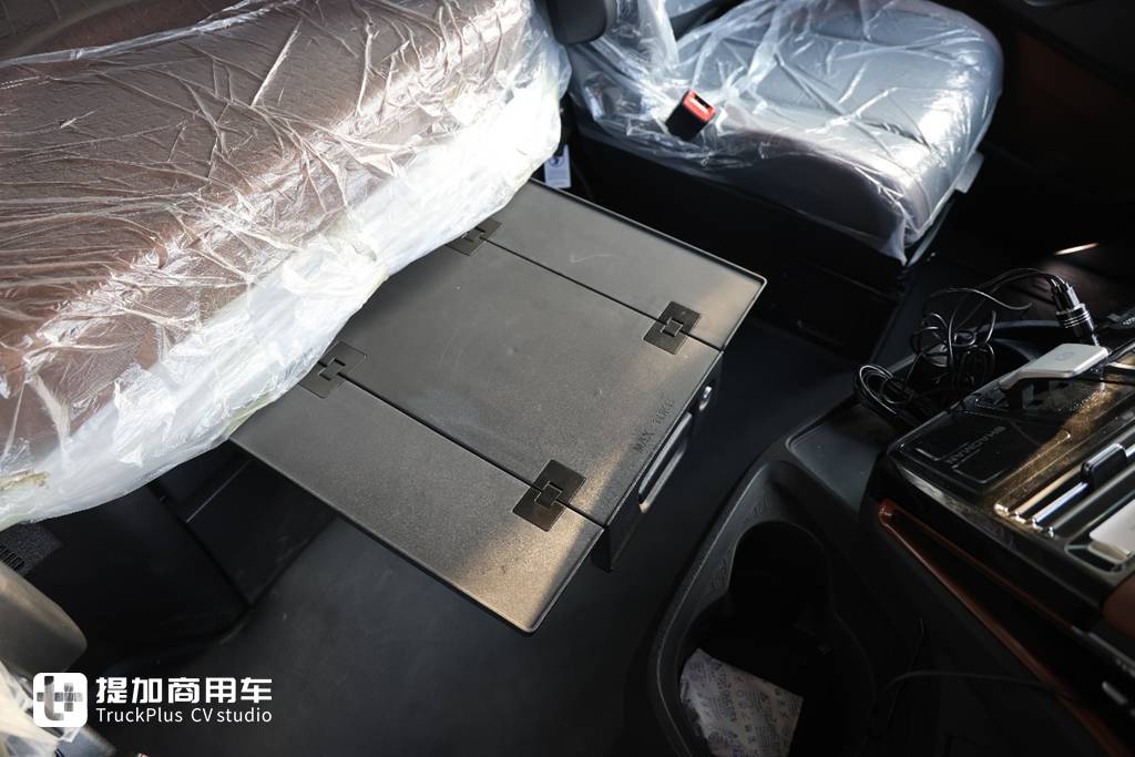 高端再进一步，全新德龙X6000来袭，实拍超凡旗舰牵引车带你看看都升级改进了啥！ - 第21张