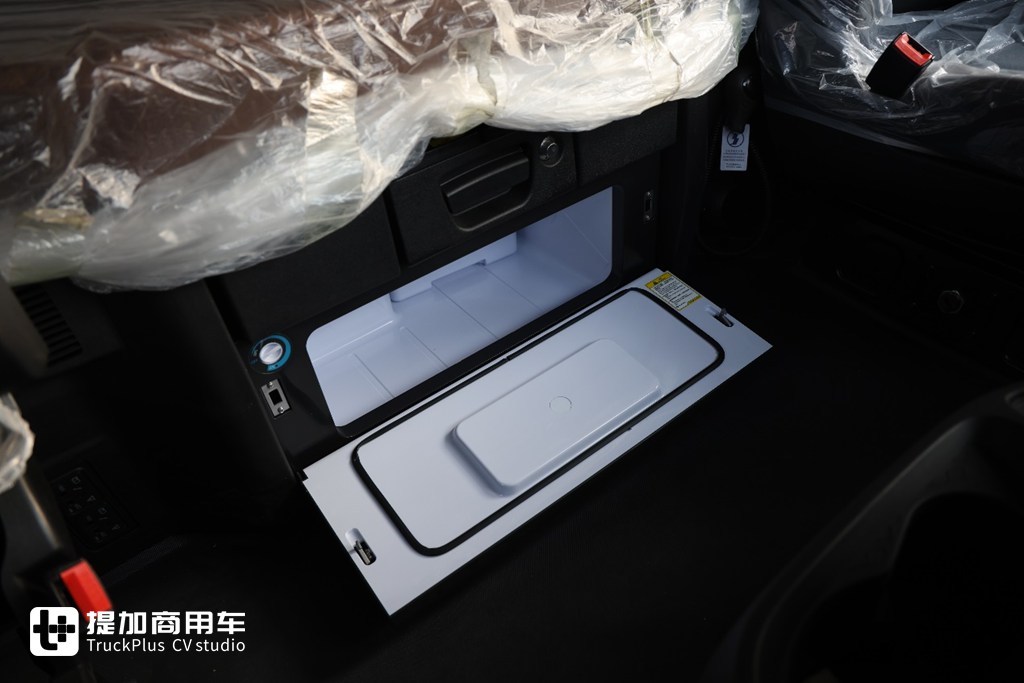 高端再进一步，全新德龙X6000来袭，实拍超凡旗舰牵引车带你看看都升级改进了啥！ - 第22张