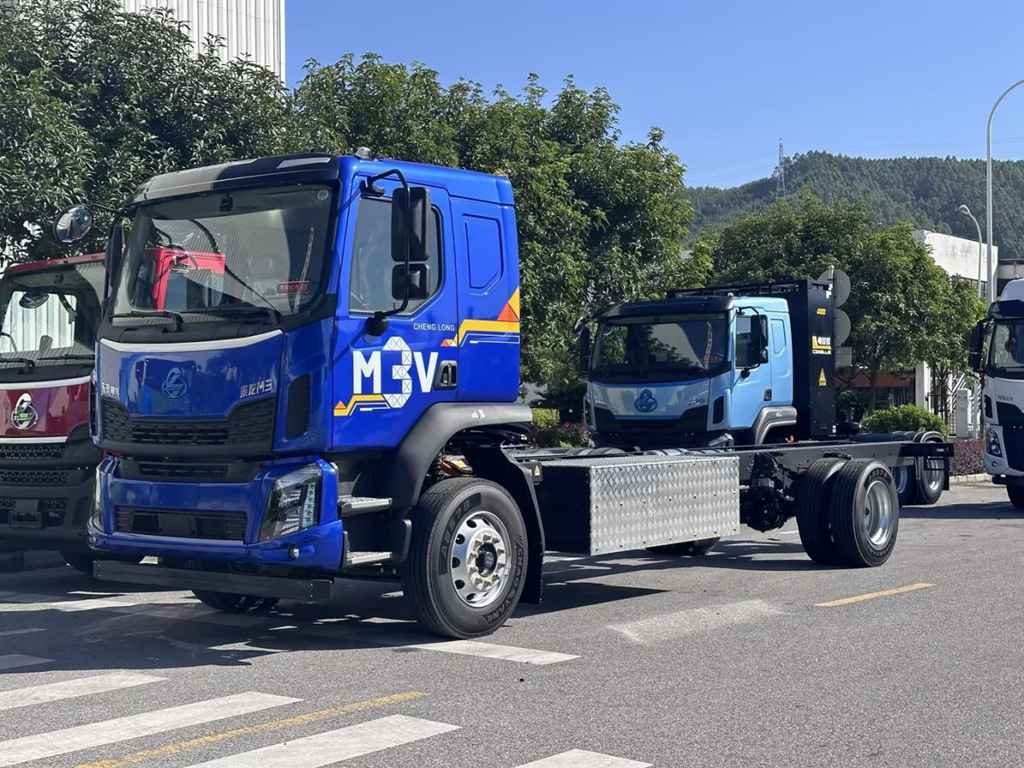 经典焕新，明星卡车乘龙纯电7米8他来了 - 第1张