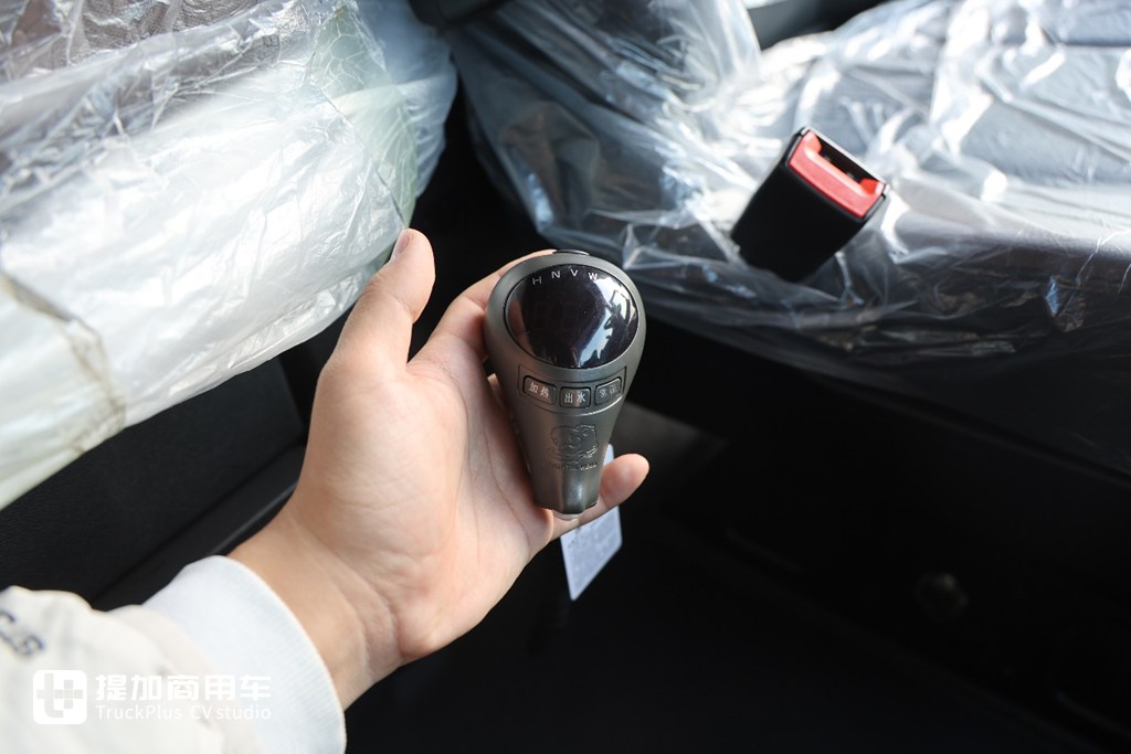 高端再进一步，全新德龙X6000来袭，实拍超凡旗舰牵引车带你看看都升级改进了啥！ - 第23张