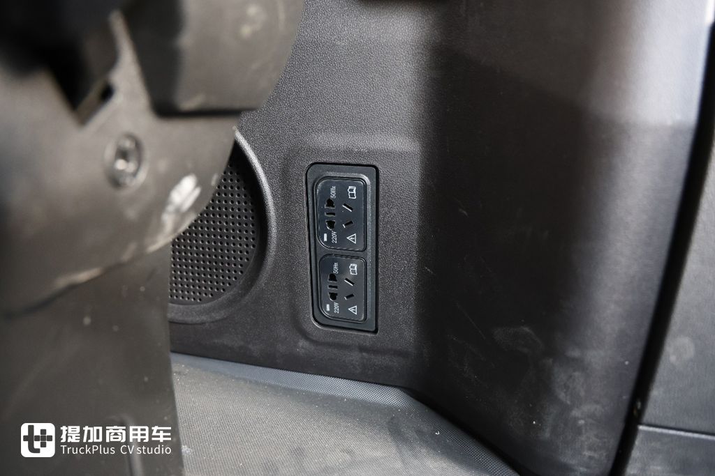 高端再进一步，全新德龙X6000来袭，实拍超凡旗舰牵引车带你看看都升级改进了啥！ - 第24张