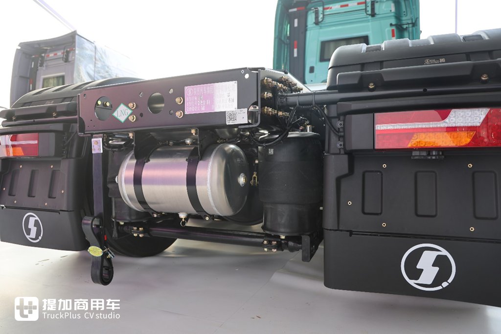 高端再进一步，全新德龙X6000来袭，实拍超凡旗舰牵引车带你看看都升级改进了啥！ - 第29张