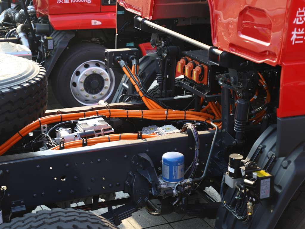 大电量+强电机 乘龙H7 8x4纯电自卸车助您多拉快跑轻松创富 - 第3张 - 提加商用车网 大电量+强电机 乘龙H7 8x4纯电自卸车助您多拉快跑轻松创富 - 第3张