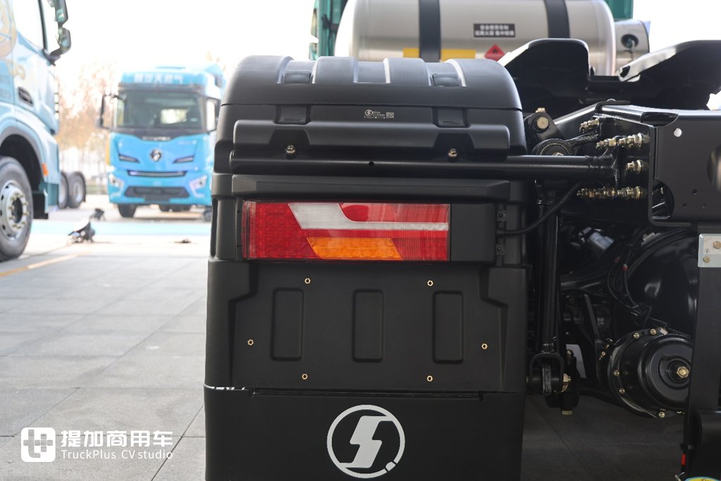 高端再进一步，全新德龙X6000来袭，实拍超凡旗舰牵引车带你看看都升级改进了啥！ - 第31张