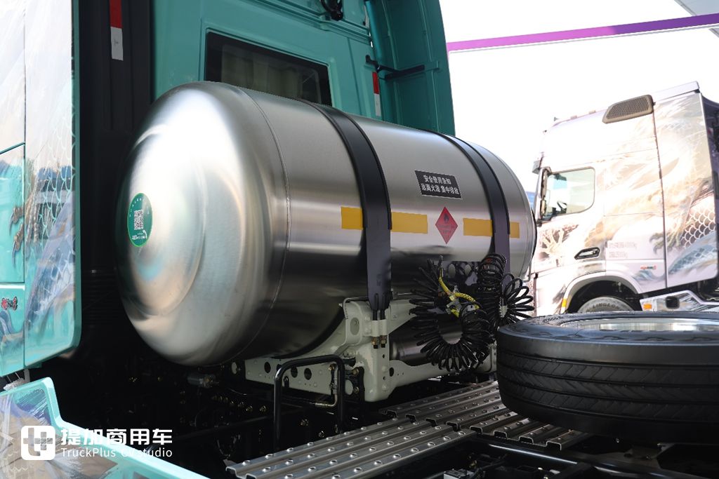 高端再进一步，全新德龙X6000来袭，实拍超凡旗舰牵引车带你看看都升级改进了啥！ - 第33张