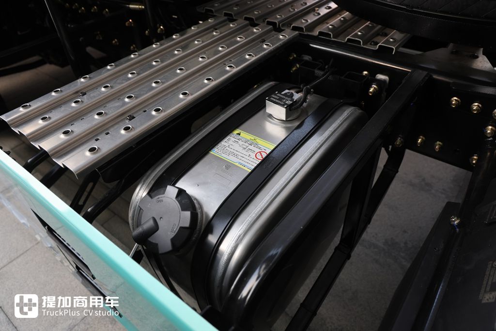 高端再进一步，全新德龙X6000来袭，实拍超凡旗舰牵引车带你看看都升级改进了啥！ - 第34张