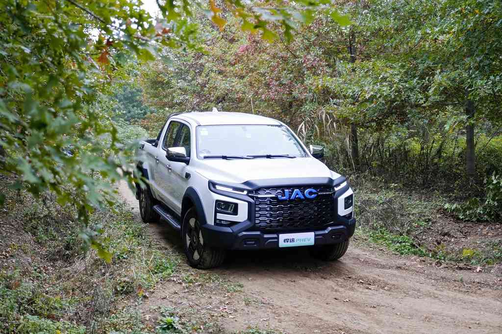 全能电混皮卡悍途PHEV,定义奢野新方式 - 第1张 - 提加商用车网 全能电混皮卡悍途PHEV,定义奢野新方式 - 第1张