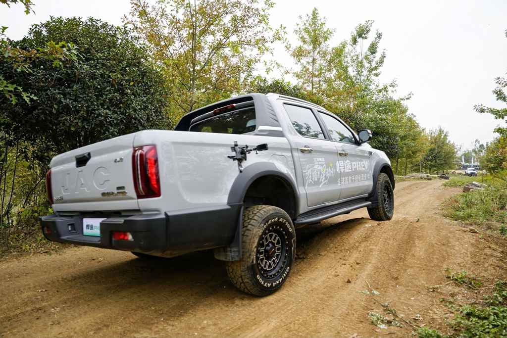 全能电混皮卡悍途PHEV,定义奢野新方式 - 第2张 - 提加商用车网 全能电混皮卡悍途PHEV,定义奢野新方式 - 第2张