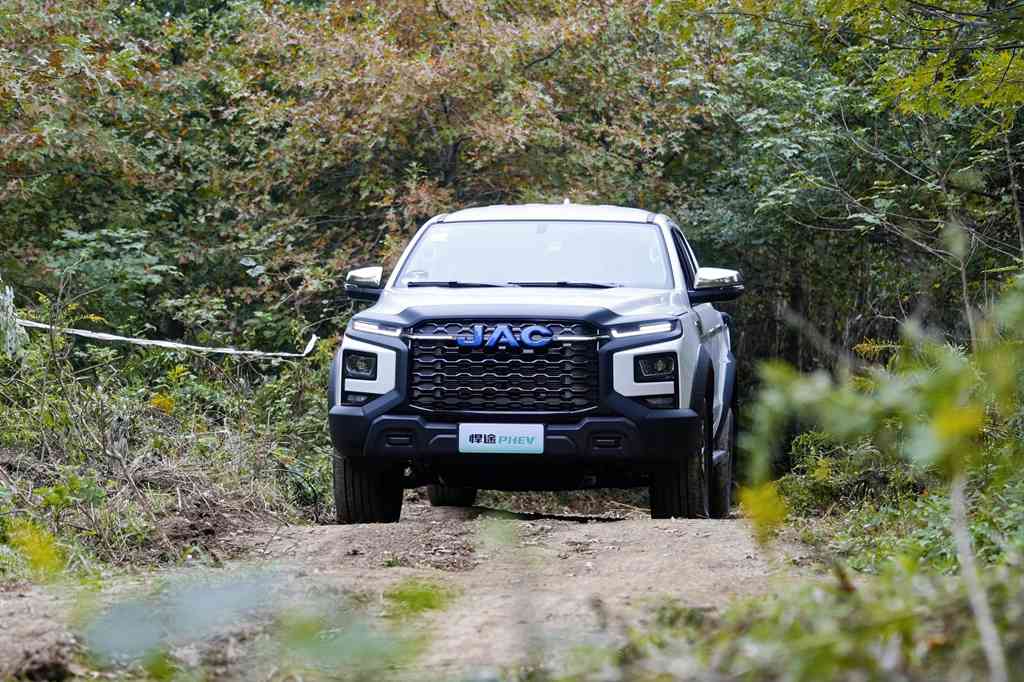 全能电混皮卡悍途PHEV,定义奢野新方式 - 第3张 - 提加商用车网 全能电混皮卡悍途PHEV,定义奢野新方式 - 第3张