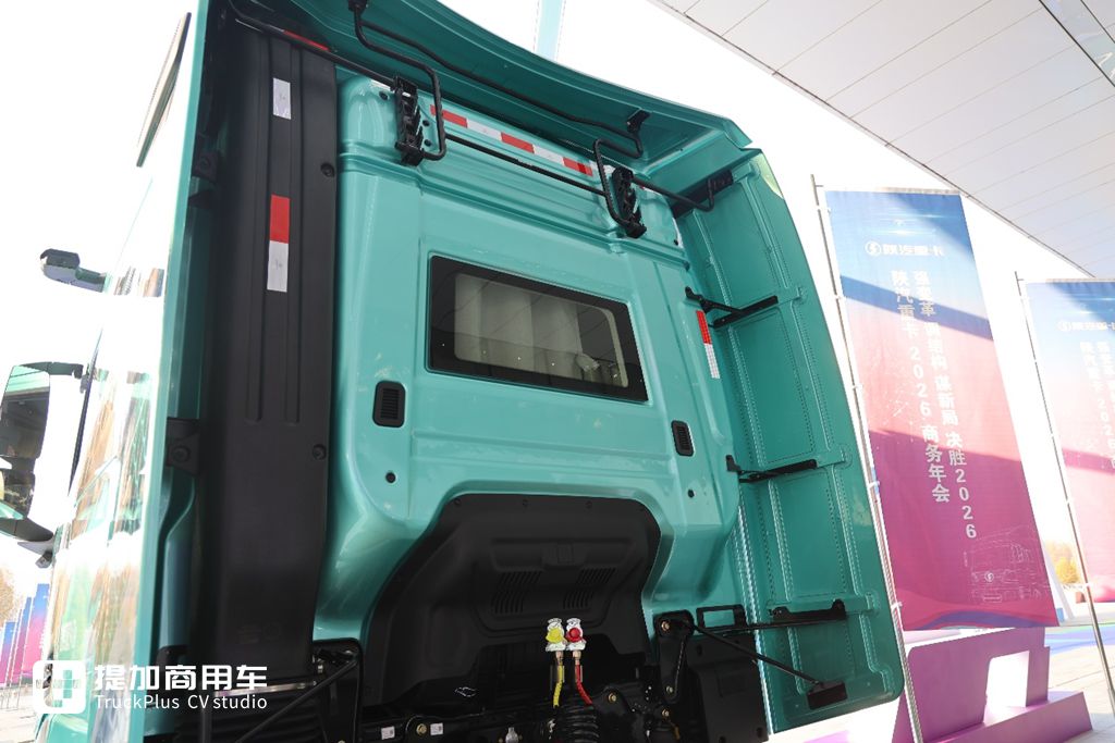 高端再进一步，全新德龙X6000来袭，实拍超凡旗舰牵引车带你看看都升级改进了啥！ - 第7张