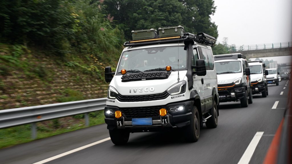 越野新王者！欧霸·山海获“专业越野车型”荣誉，定义硬核标准 - 第2张