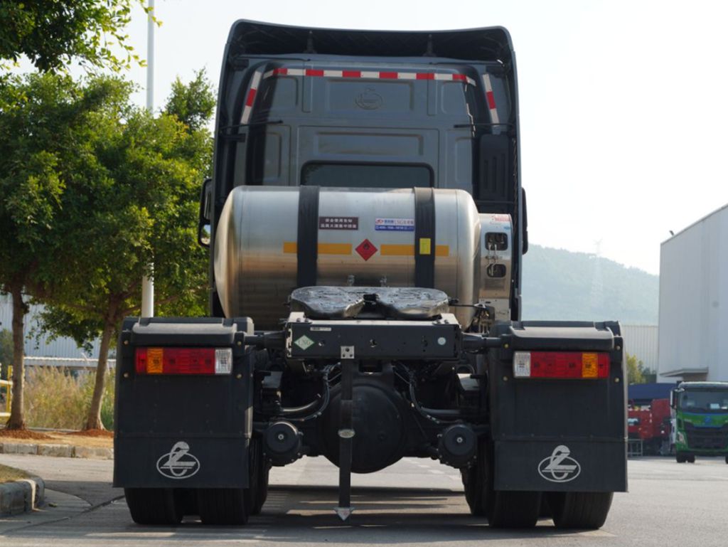 鲜乘直通车 | 乘龙HK LNG牵引车:消除烦恼,乐在征途 - 第2张 - 提加商用车网 鲜乘直通车 | 乘龙HK LNG牵引车:消除烦恼,乐在征途 - 第2张