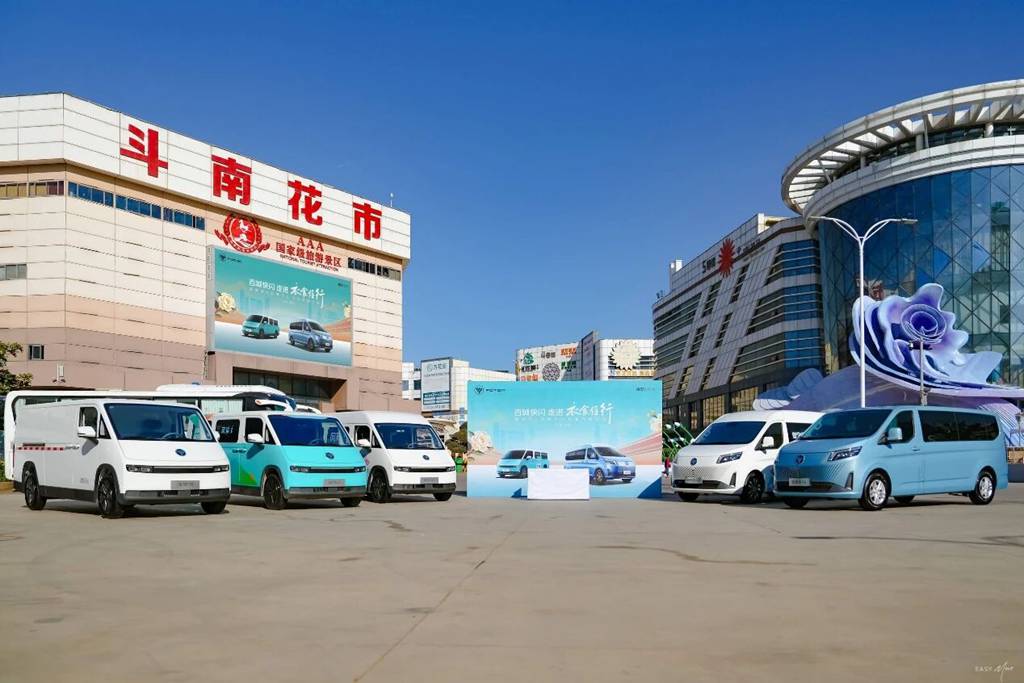 百城快闪融入春城脉络:福田图雅诺X6、风景i双星同台,演绎客运与城配硬实力 - 第1张 - 提加商用车网 百城快闪融入春城脉络:福田图雅诺X6、风景i双星同台,演绎客运与城配硬实力 - 第1张