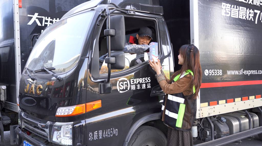 十年守护 平安同行丨第十季“江淮平安行”走进顺丰丰泰产业园 - 第2张 - 提加商用车网 十年守护 平安同行丨第十季“江淮平安行”走进顺丰丰泰产业园 - 第2张