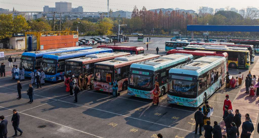 场景赋能,文旅共生!安凯客车助力全国首批“徽派名人”主题公交线路开行 - 第2张 - 提加商用车网 场景赋能,文旅共生!安凯客车助力全国首批“徽派名人”主题公交线路开行 - 第2张