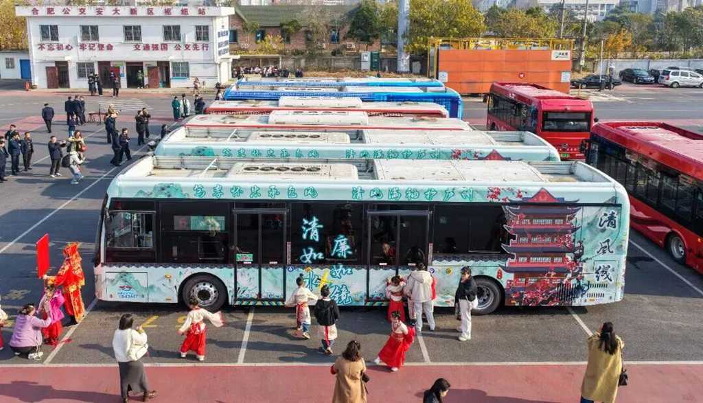 场景赋能,文旅共生!安凯客车助力全国首批“徽派名人”主题公交线路开行 - 第3张 - 提加商用车网 场景赋能,文旅共生!安凯客车助力全国首批“徽派名人”主题公交线路开行 - 第3张