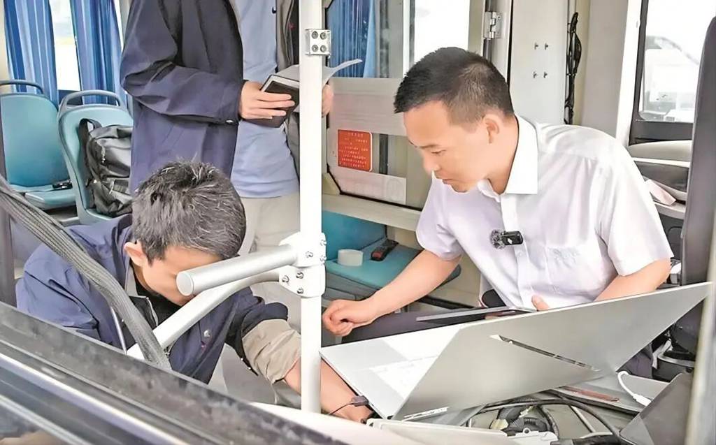 金龙客车信息通信专业总师蒋金获评厦门市劳动模范称号 - 第4张 - 提加商用车网 金龙客车信息通信专业总师蒋金获评厦门市劳动模范称号 - 第4张