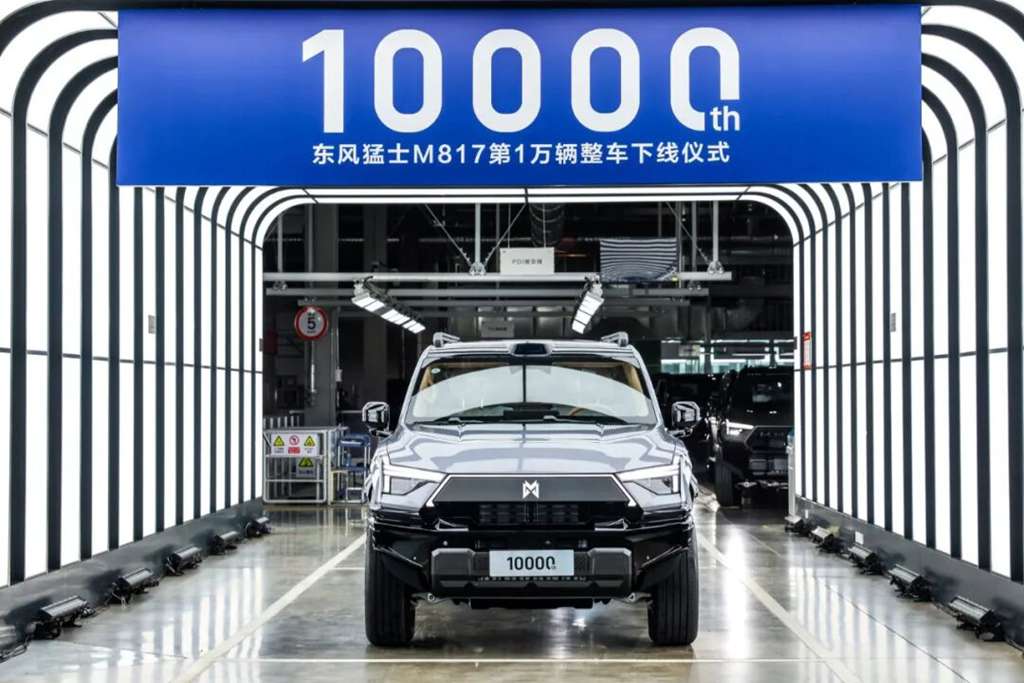 东风汽车新能源年销突破100万！东风天龙KL兆瓦超充重卡批量交付 - 第1张