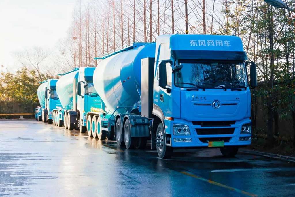 东风汽车新能源年销突破100万！东风天龙KL兆瓦超充重卡批量交付 - 第2张