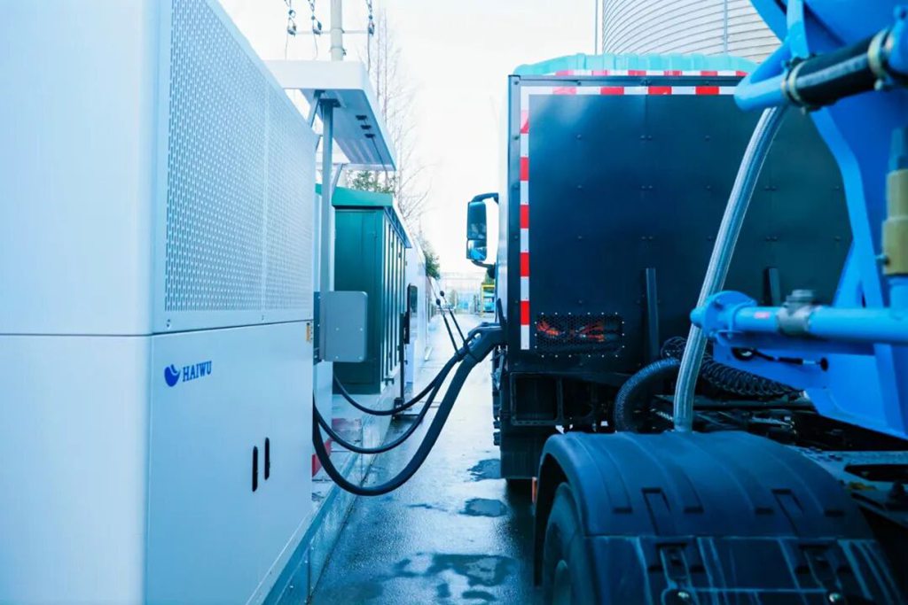 东风汽车新能源年销突破100万！东风天龙KL兆瓦超充重卡批量交付 - 第3张