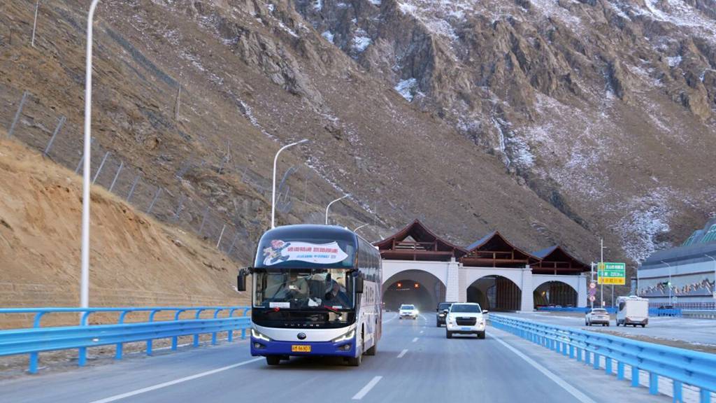 乌尉高速全线通车，宇通担当首发车辆见证历史时刻！ - 第3张