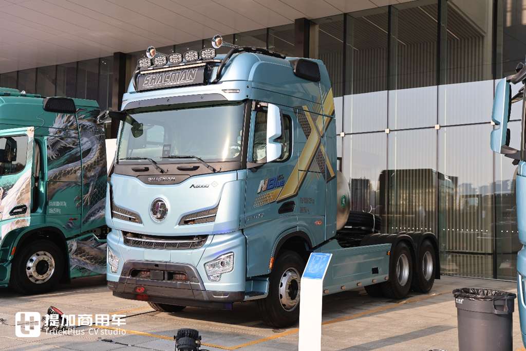 陕汽德龙X6000也有复合版了,还是720马力燃气车型,外观也配更好看的改装件了! - 第1张 - 提加商用车网 陕汽德龙X6000也有复合版了,还是720马力燃气车型,外观也配更好看的改装件了! - 第1张