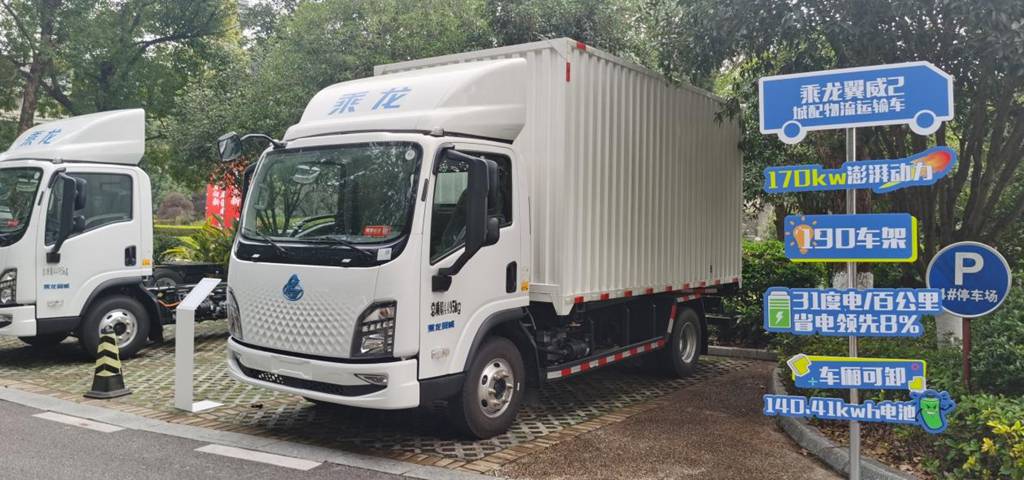 乘龙翼威2纯电轻卡重载版，实力定义城际运输新标杆 - 第1张