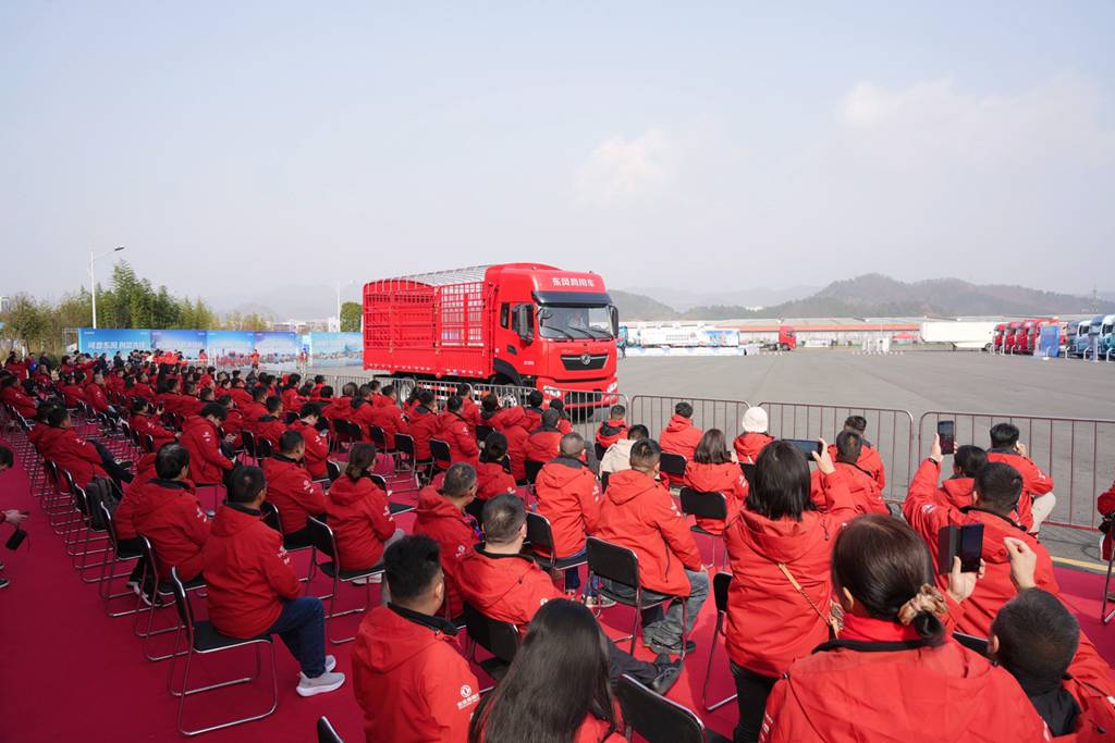 十年同心再启程 东风天龙哥俱乐部2026客户盛典圆满成功 - 第1张