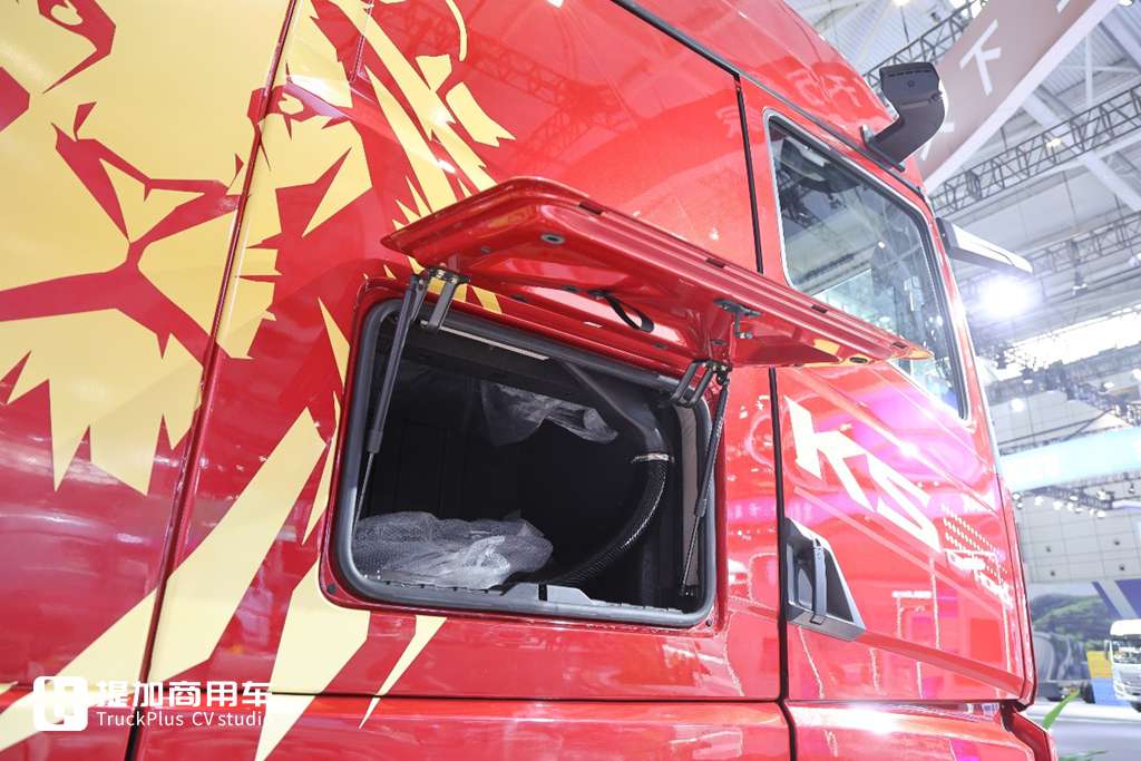 国产高端旗舰卡车的全新力作,重汽豪沃KS来袭,实拍带你看它强在哪里 - 第10张 - 提加商用车网 国产高端旗舰卡车的全新力作,重汽豪沃KS来袭,实拍带你看它强在哪里 - 第10张