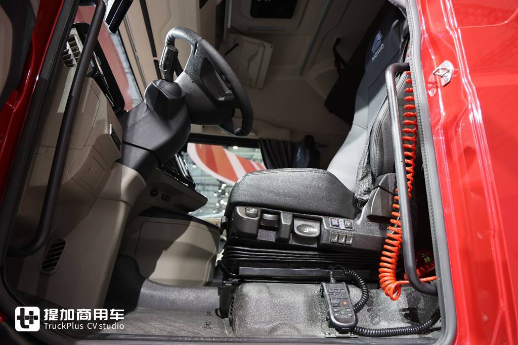 国产高端旗舰卡车的全新力作，重汽豪沃KS来袭，实拍带你看它强在哪里 - 第12张