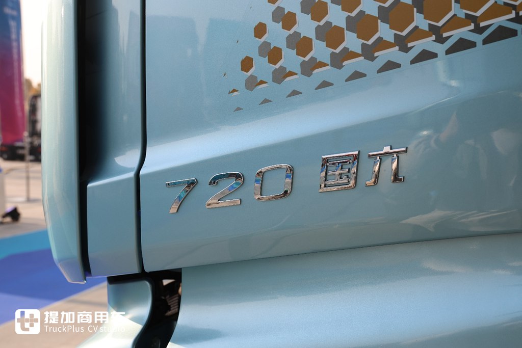 陕汽德龙X6000也有复合版了,还是720马力燃气车型,外观也配更好看的改装件了! - 第12张 - 提加商用车网 陕汽德龙X6000也有复合版了,还是720马力燃气车型,外观也配更好看的改装件了! - 第12张