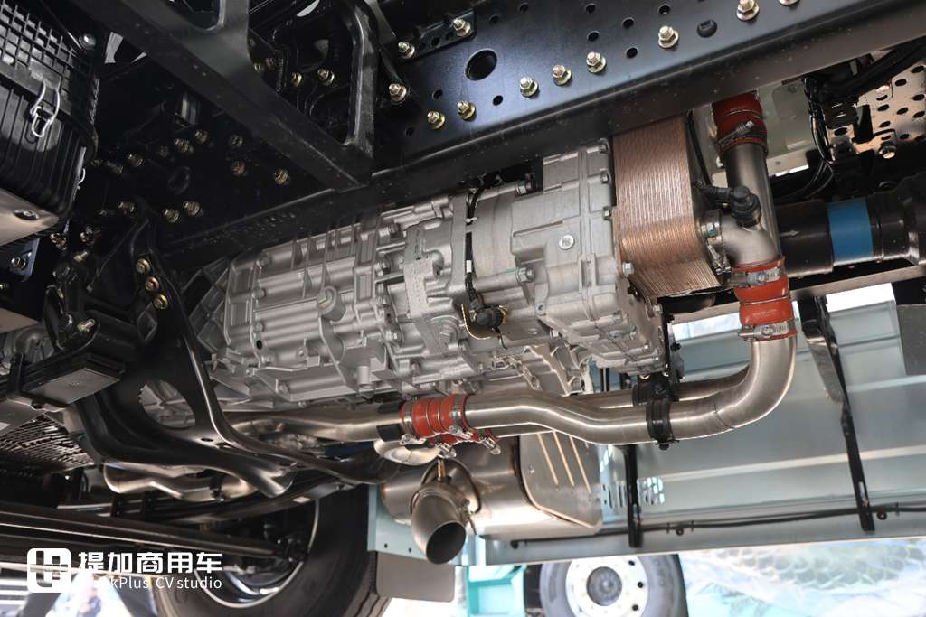 陕汽德龙X6000也有复合版了,还是720马力燃气车型,外观也配更好看的改装件了! - 第13张 - 提加商用车网 陕汽德龙X6000也有复合版了,还是720马力燃气车型,外观也配更好看的改装件了! - 第13张