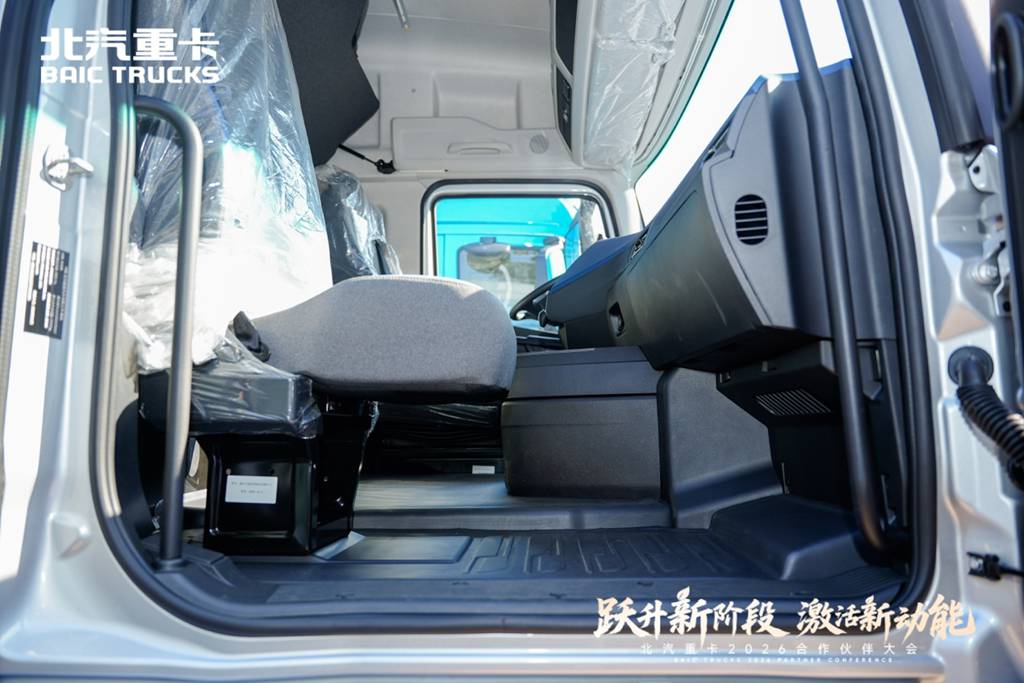 油电双驱!北京重卡多款全新产品亮相2026合作伙伴大会 - 第13张 - 提加商用车网 油电双驱!北京重卡多款全新产品亮相2026合作伙伴大会 - 第13张