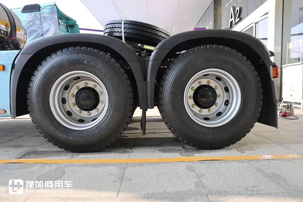 陕汽德龙X6000也有复合版了,还是720马力燃气车型,外观也配更好看的改装件了! - 第14张 - 提加商用车网 陕汽德龙X6000也有复合版了,还是720马力燃气车型,外观也配更好看的改装件了! - 第14张