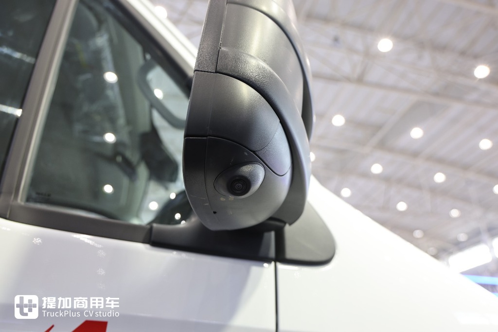 4X4驱动还配了3把锁,依维柯轻客的越野新秀,欧霸山海到底实力几何? - 第4张 - 提加商用车网 4X4驱动还配了3把锁,依维柯轻客的越野新秀,欧霸山海到底实力几何? - 第4张