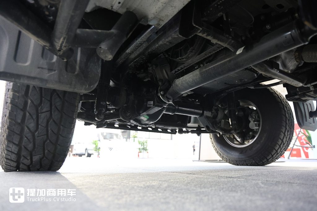 4X4驱动还配了3把锁，依维柯轻客的越野新秀，欧霸山海到底实力几何？ - 第5张