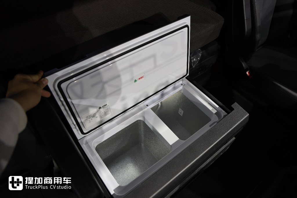 国产高端旗舰卡车的全新力作，重汽豪沃KS来袭，实拍带你看它强在哪里 - 第19张