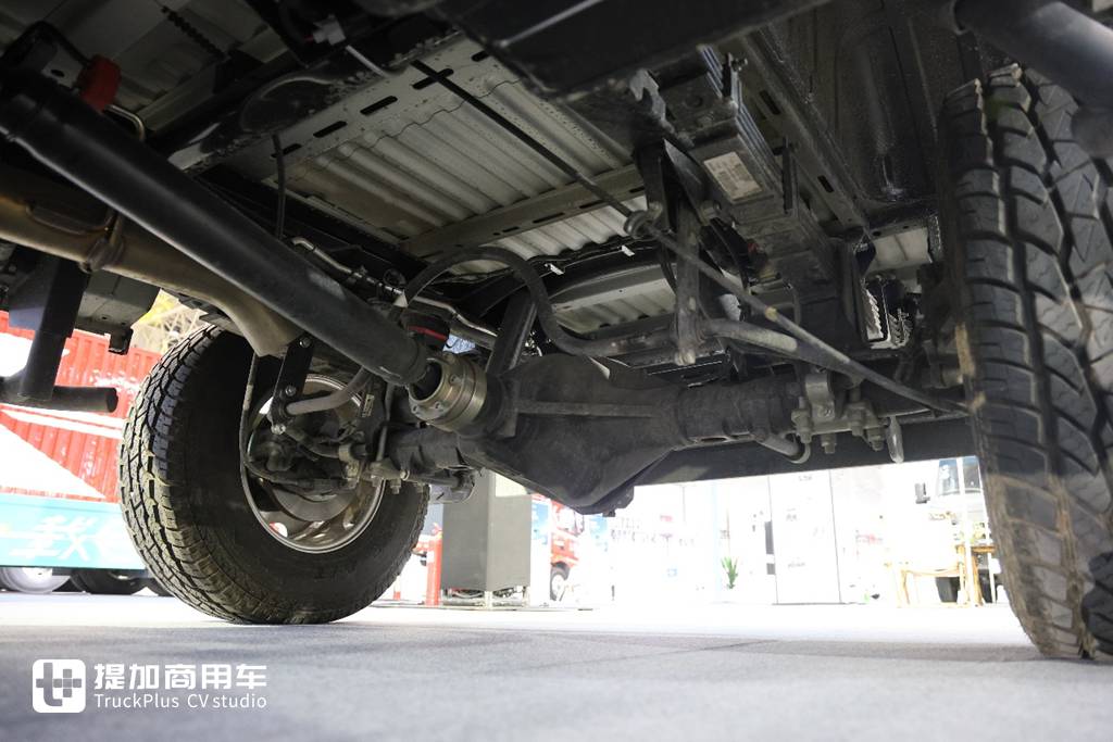 4X4驱动还配了3把锁，依维柯轻客的越野新秀，欧霸山海到底实力几何？ - 第6张