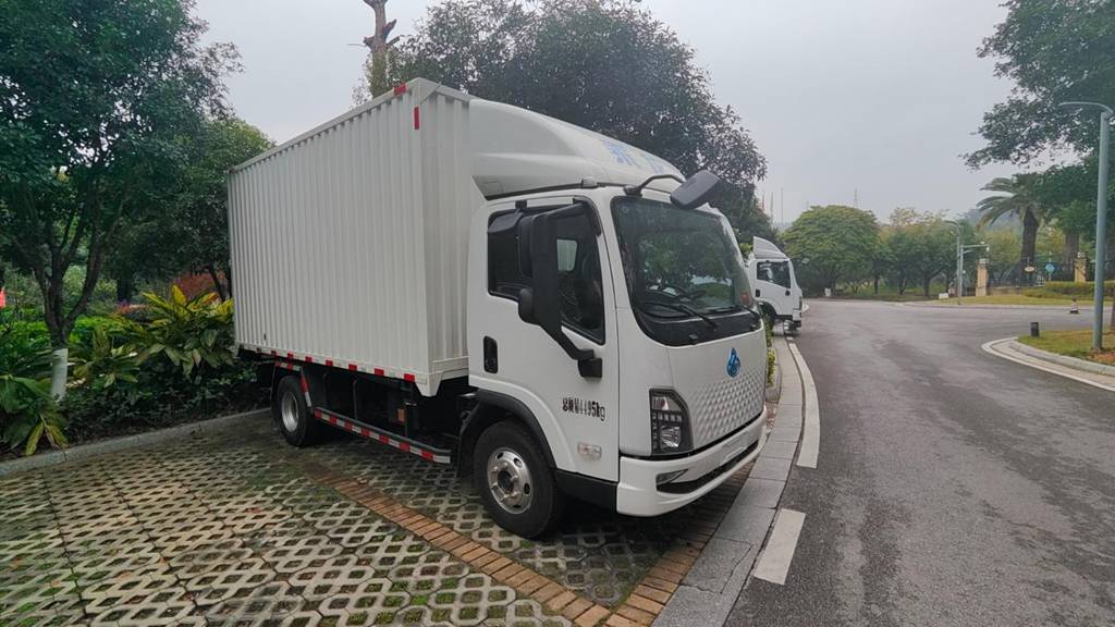 乘龙翼威2纯电轻卡重载版，实力定义城际运输新标杆 - 第2张