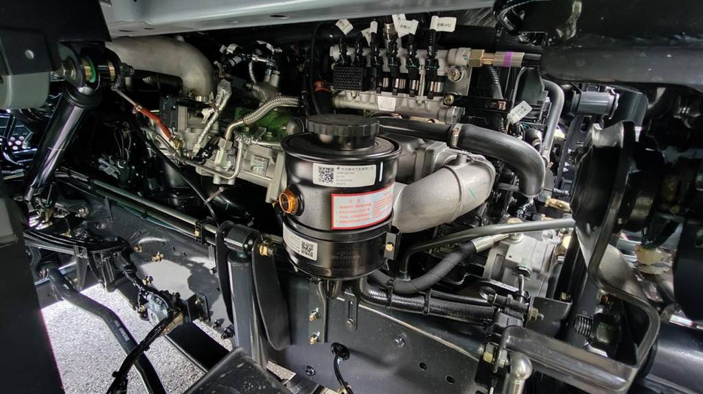 大马力轻自重 乘龙H5V LNG牵引车助卡友领先创富路 - 第2张