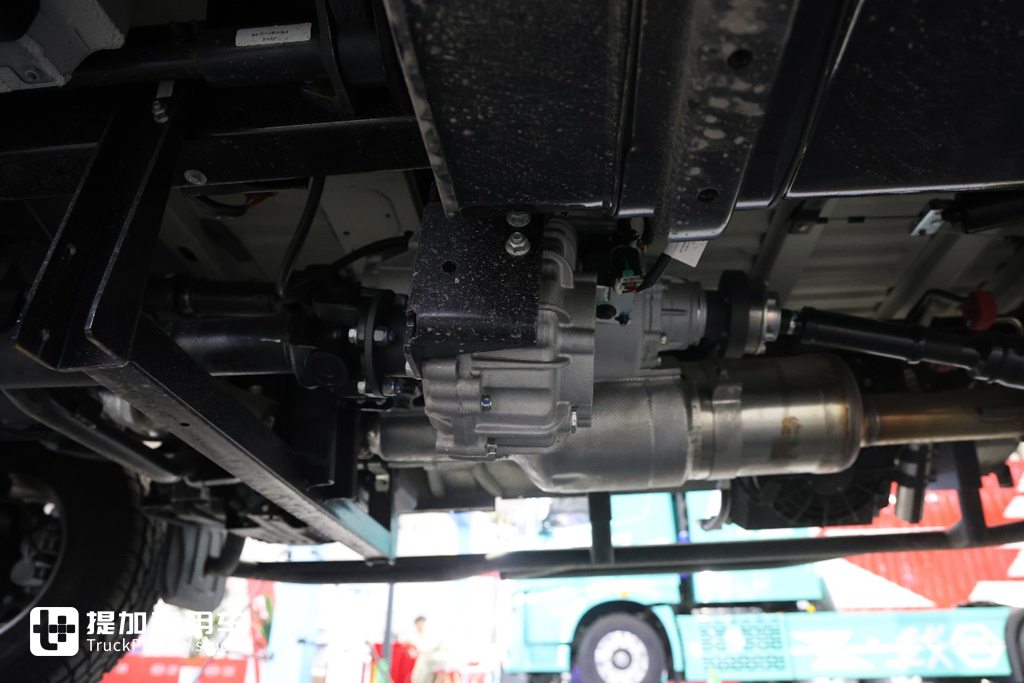 4X4驱动还配了3把锁,依维柯轻客的越野新秀,欧霸山海到底实力几何? - 第7张 - 提加商用车网 4X4驱动还配了3把锁,依维柯轻客的越野新秀,欧霸山海到底实力几何? - 第7张