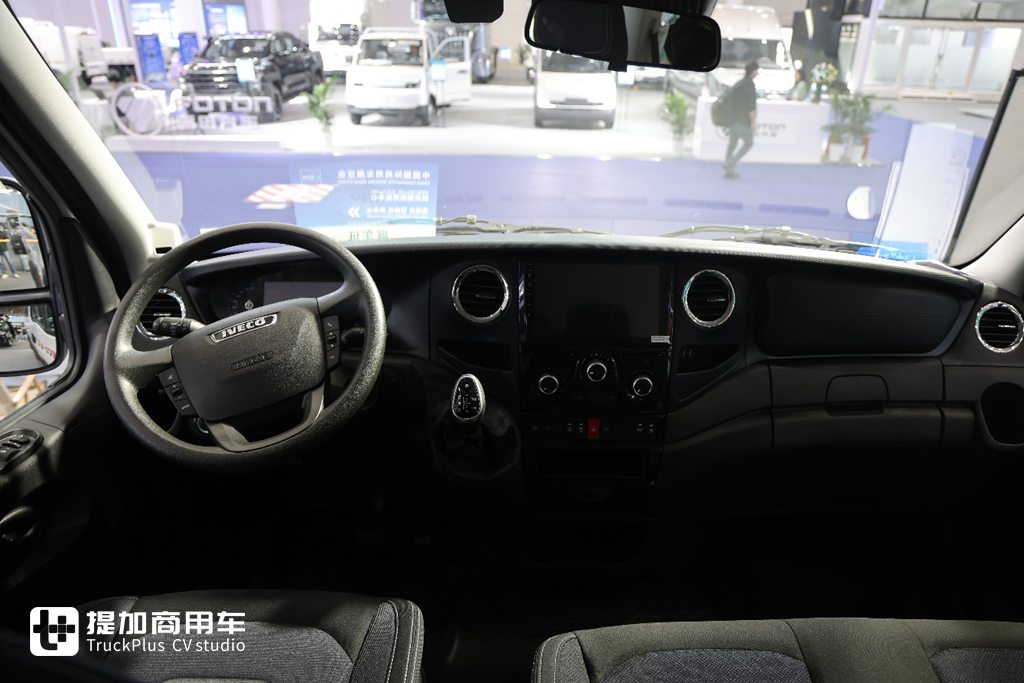 4X4驱动还配了3把锁,依维柯轻客的越野新秀,欧霸山海到底实力几何? - 第9张 - 提加商用车网 4X4驱动还配了3把锁,依维柯轻客的越野新秀,欧霸山海到底实力几何? - 第9张