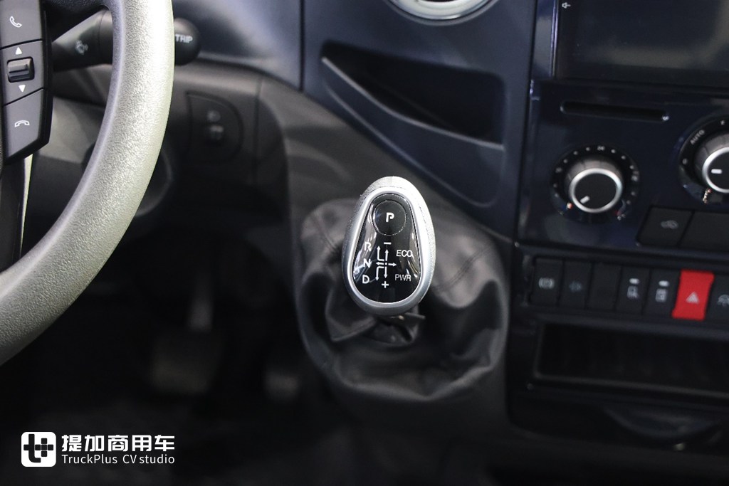 4X4驱动还配了3把锁,依维柯轻客的越野新秀,欧霸山海到底实力几何? - 第10张 - 提加商用车网 4X4驱动还配了3把锁,依维柯轻客的越野新秀,欧霸山海到底实力几何? - 第10张