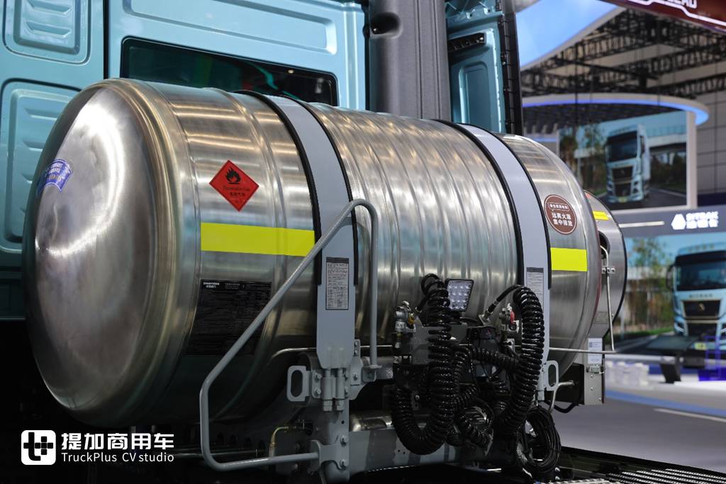 国产高端旗舰卡车的全新力作，重汽豪沃KS来袭，实拍带你看它强在哪里 - 第24张
