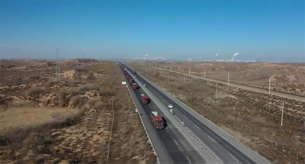 绿色运力再加码 乘龙103台新能源牵引车在鄂尔多斯交付 - 第4张