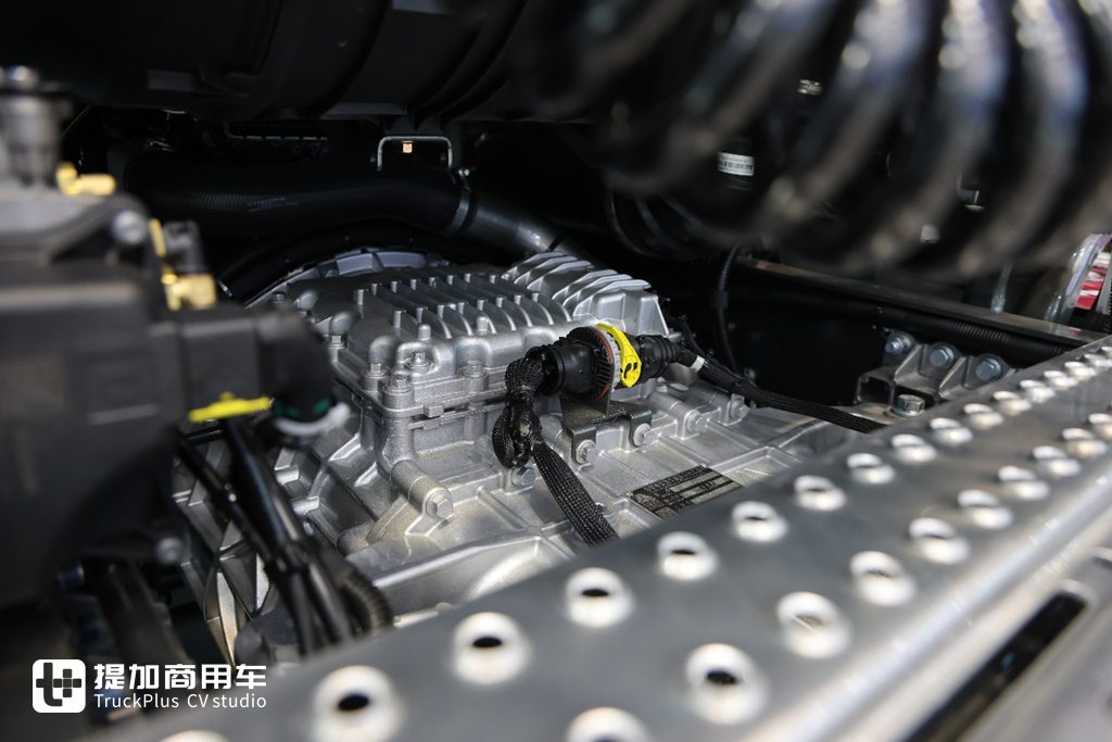 国产高端旗舰卡车的全新力作，重汽豪沃KS来袭，实拍带你看它强在哪里 - 第25张