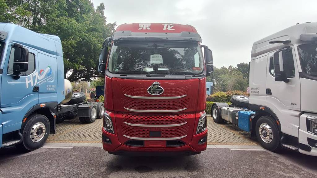 乘龙H7 Pro LNG牵引车：干线运输创富利器，全维优势护航征途 - 第1张